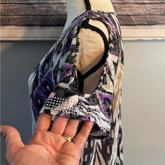 ♥️Beach Inc. Woman’s Cold Shoulder Top with Rhinestones Size Large - Picture 7 of 9